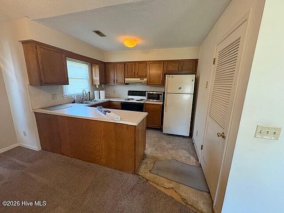 3rd image of 143 W Victoria Court