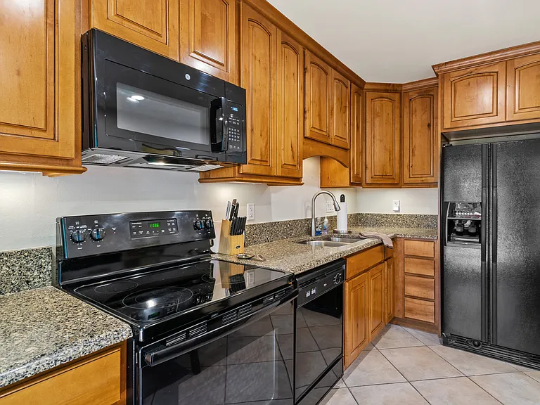 7687 S Winterdale Cir — Photo 8