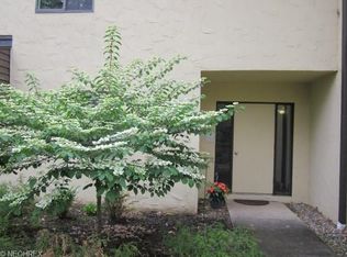 816 Hampton Ridge Dr, Akron, OH 44313