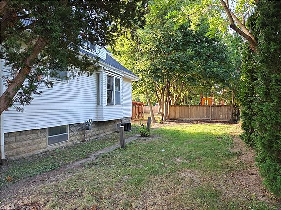 5th image of 24 Stanley Ave