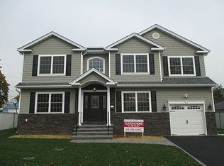 113 Candy Ln, Syosset, NY 11791