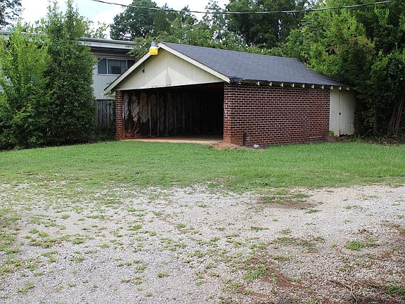 5th image of 210 Cambridge Ave W