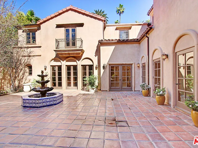 725 N Foothill Rd — Photo 32