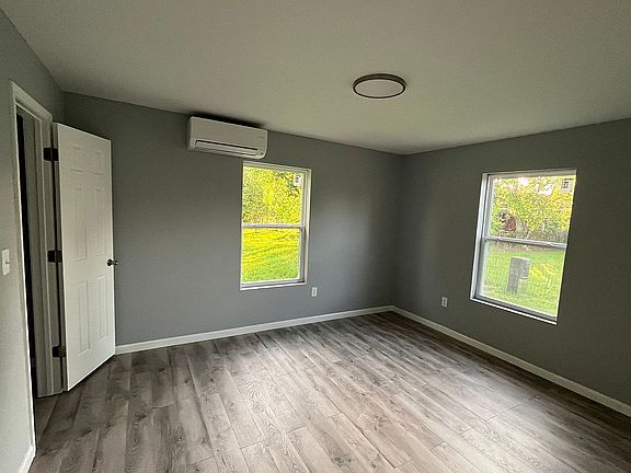 2nd image of 303 Diane St