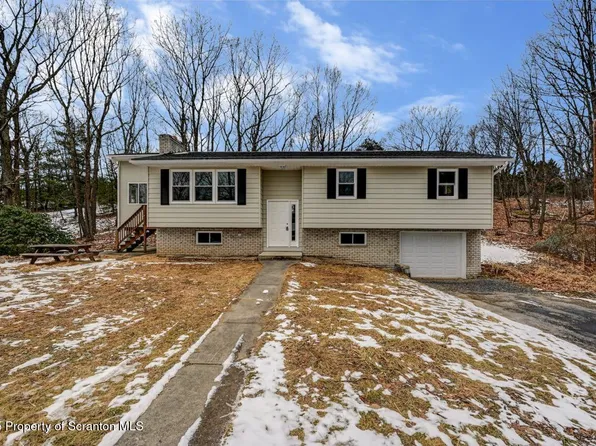 286 Lookout Dr, Scranton, PA 18504