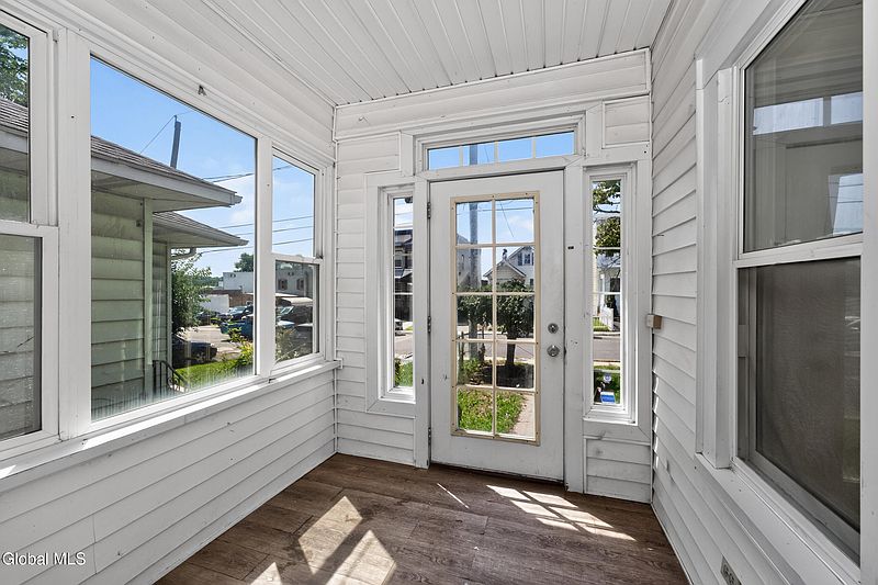 5th image of 7 Lawn Avenue