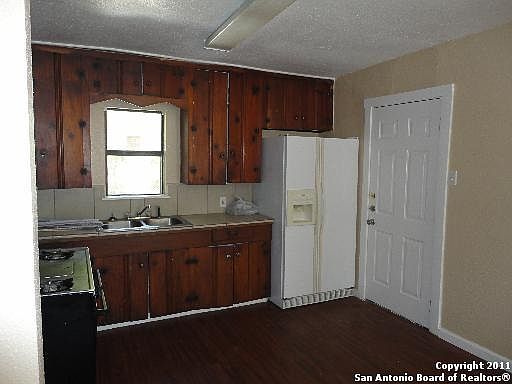 4th image of 4711 Greenwood Ave