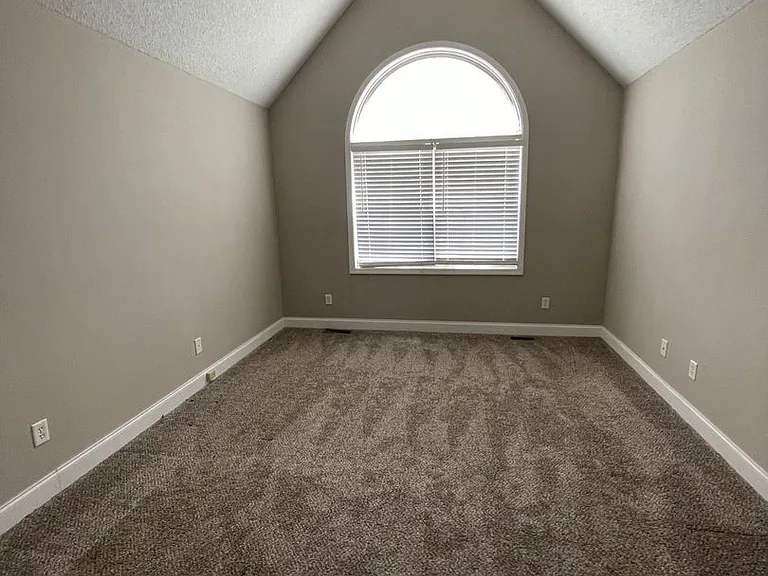 1130 Stone Brook Ln — Photo 4