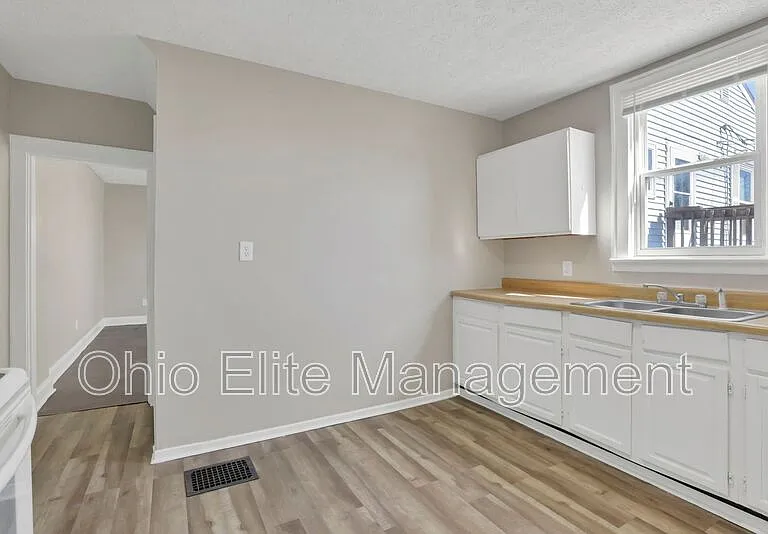 793 E Starr Ave — Photo 20