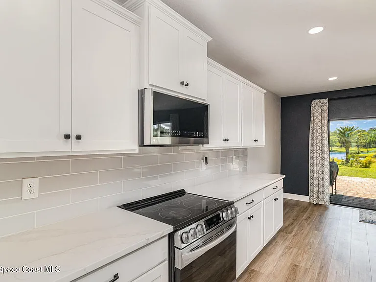 7389 Tourmaline Dr — Photo 8