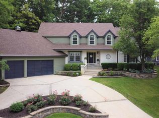 5114 Regents Park Rd, Rockford, IL 61107