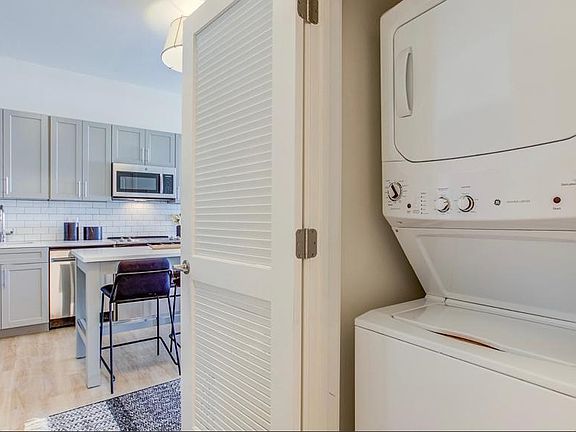 5th image of 952 S George Mason Dr #468