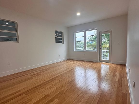 3rd image of 954 Bay Dr #911
