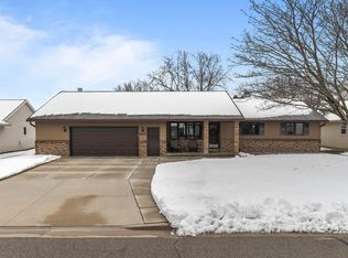 2137 W Roselawn Dr, Appleton, WI 54914