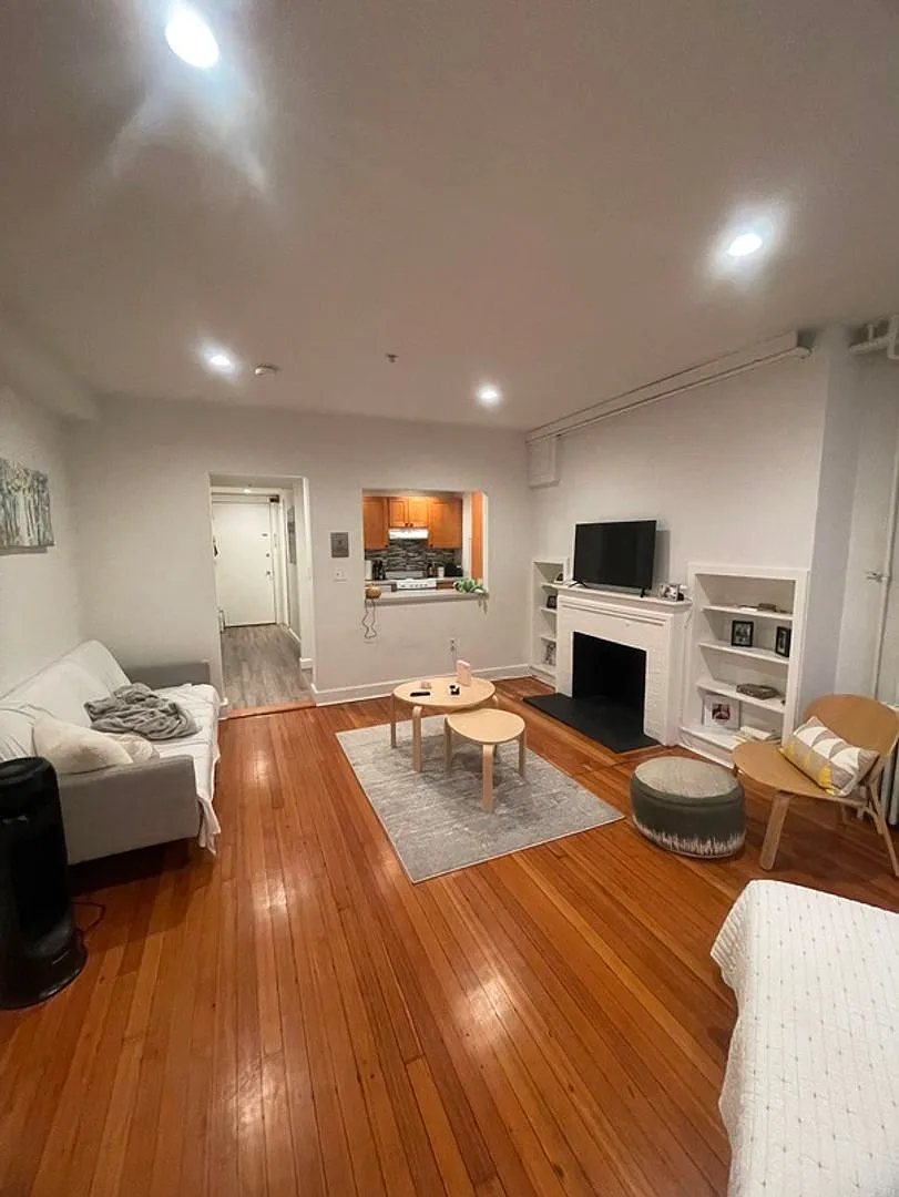 Charming Back Bay Studio — Photo 3