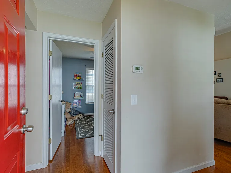 4002 Farmingham Woods Dr — Photo 4