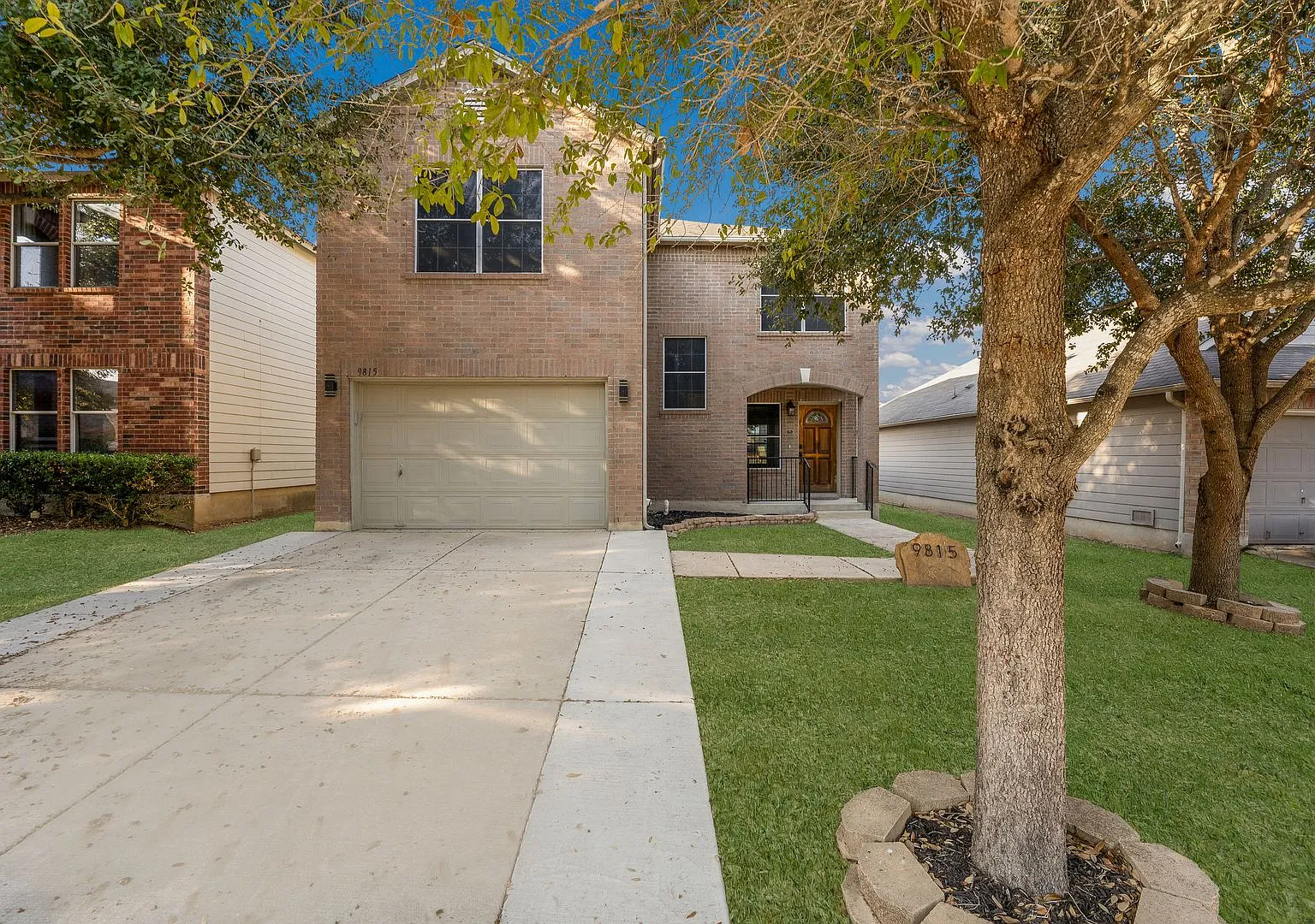 Charming & Spacious 3/2.5 in Mesa Creek — Photo 2