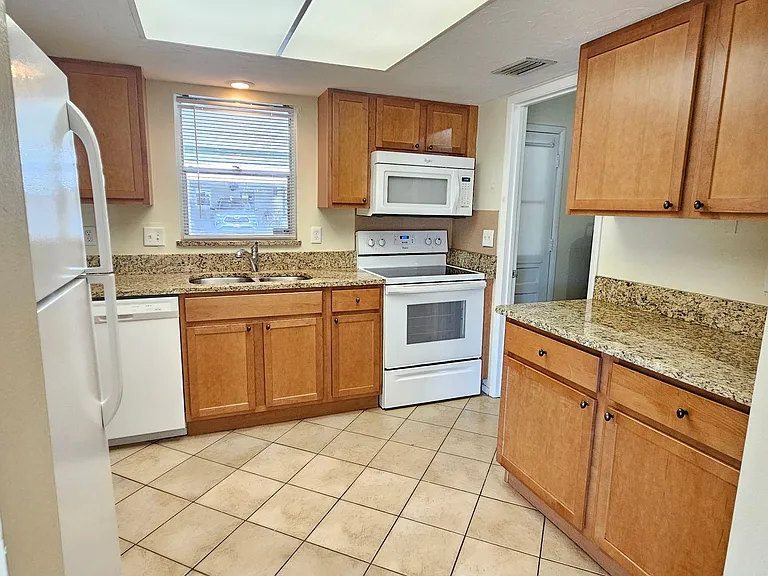105 Base Ave E — Photo 9