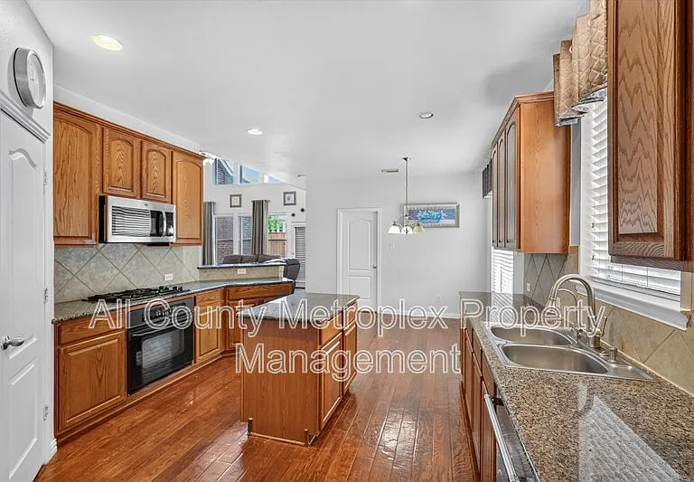 822 Shadybrook Dr #4 — Photo 4