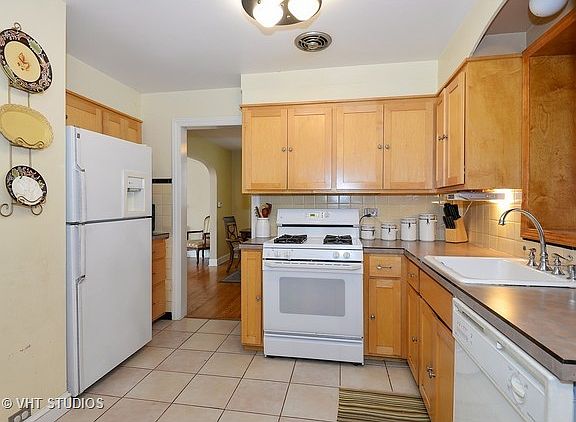 4th image of 6025 N Lawndale Ave