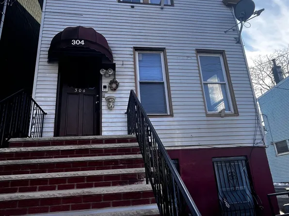 304 New York Avenue image 1 of 9