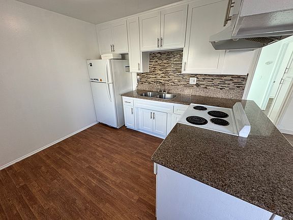 4th image of 30 W 49th St APT 6