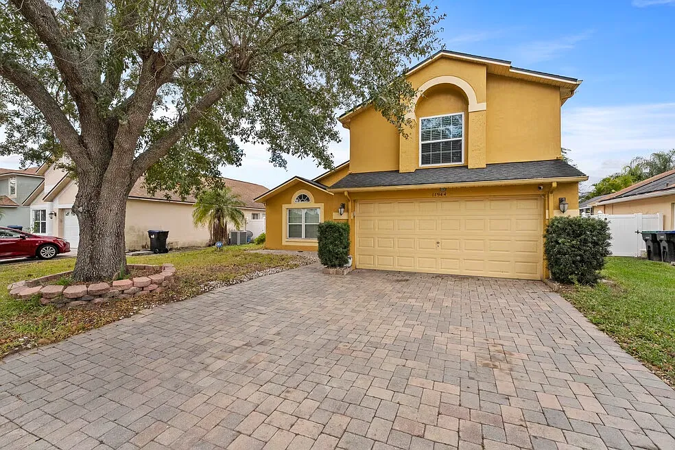 4 bed, 2.5 bath, 2460 sqft, $3,300 — Photo 4
