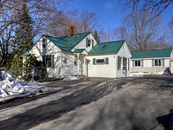 26 True Street, Mechanic Falls, ME 04256