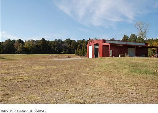 4th image of 1723 Highway 282