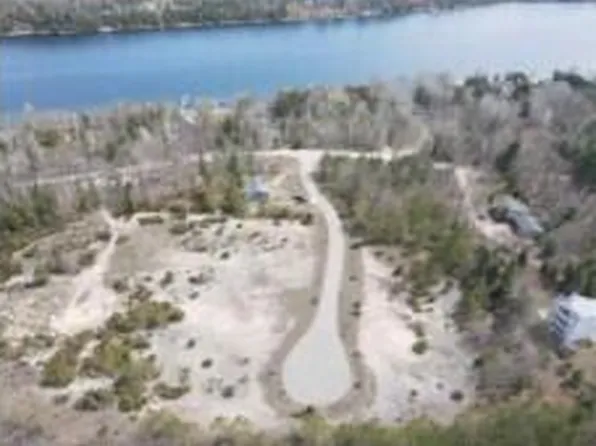 8 Birch Ct, Charlevoix, MI 49720