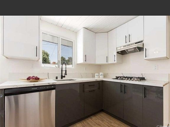 5th image of 18019 Hatton St #1819