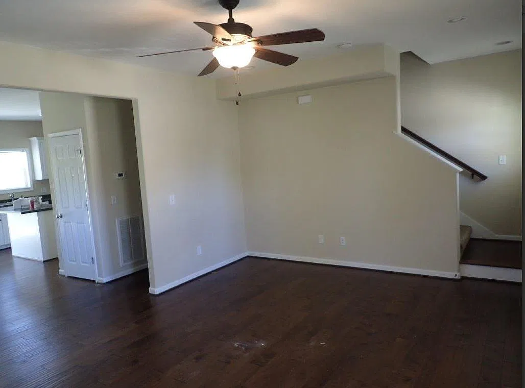 3 bed, 2.5 bath, 1650 sqft, $1,800 — Photo 2