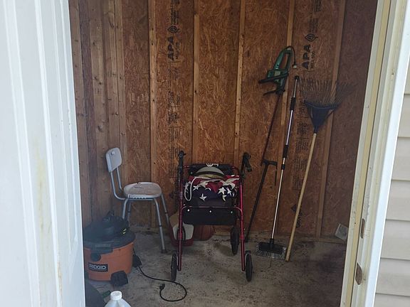3rd image of 103 Spruce Ln