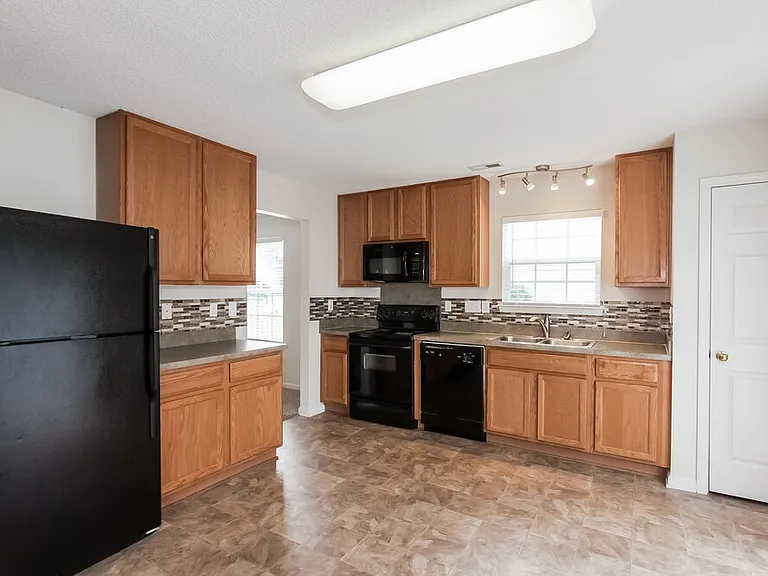 7945 Bristle Ln — Photo 8