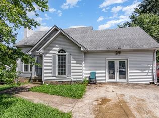 2147 Whitfield Rd, Clarksville, TN 37040