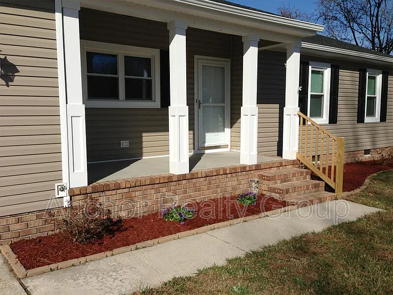12 Waterview Point — Photo 1