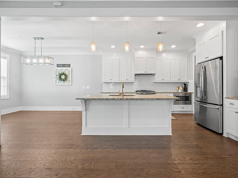 414 Hamlet Cir — Photo 12