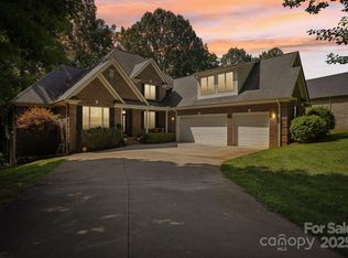 4047 Bordeaux Dr, Denver, NC 28037