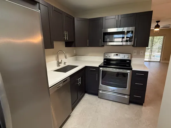 106 Gardens Dr APT 203, Pompano Beach, FL 33069