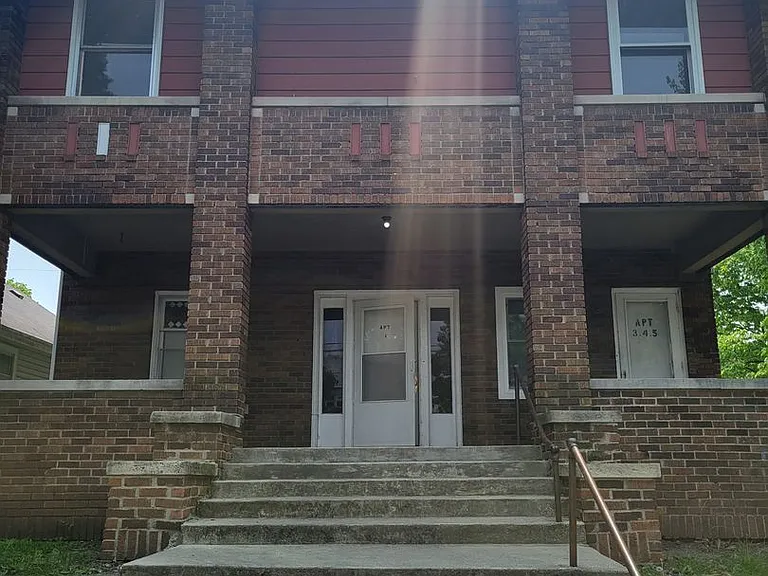 205 E Willard St — Photo 2