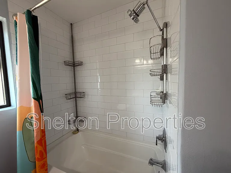 2514 E Fairmount Ave — Photo 23