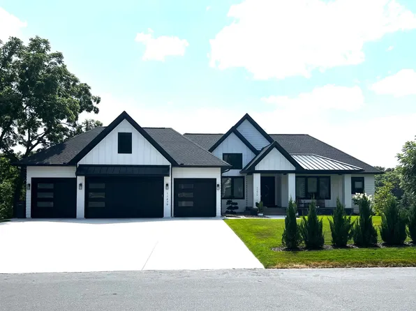 11479 Riverview Rd, Eden Prairie, MN 55347