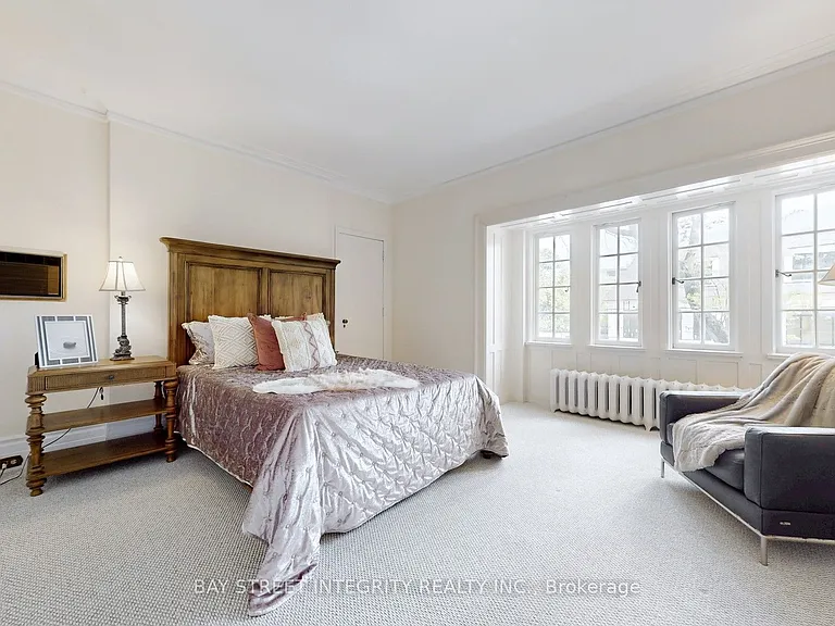 184 Heath St W — Photo 17