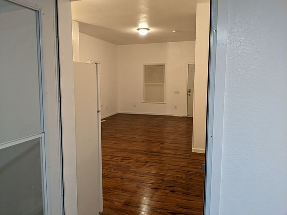 4th image of 530 Leroy St