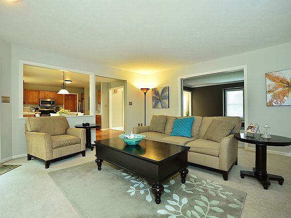 3rd image of 302 Hillcrest Dr