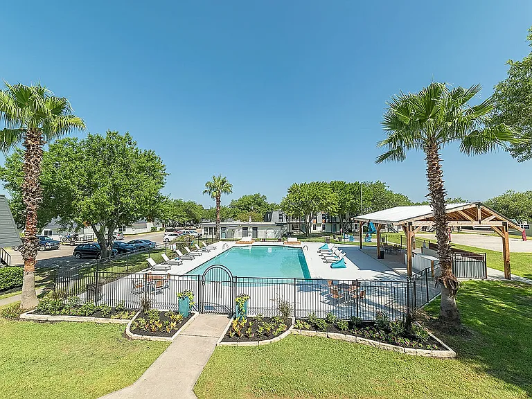 Flats on 12 Pool Overhead