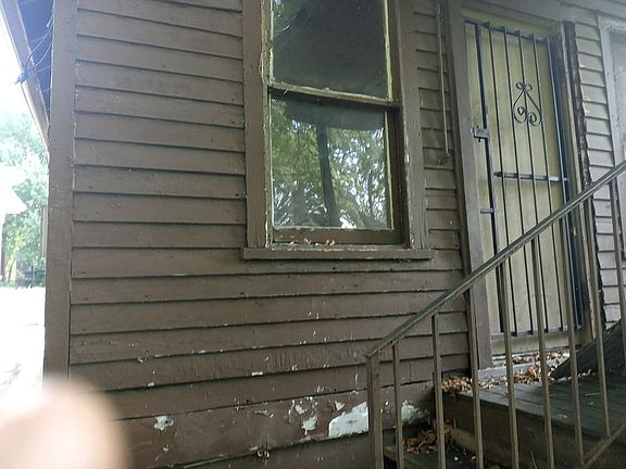2nd image of 6034 Lucille Ave