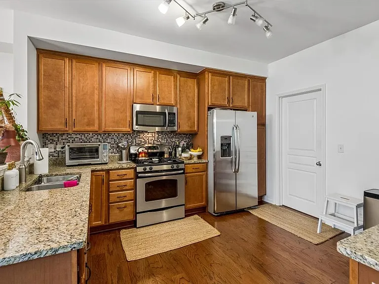 2419 Birch St — Photo 7