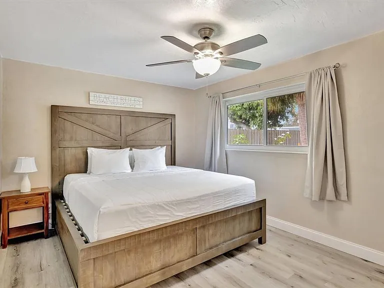 925 NE 25th Ave #0 — Photo 18
