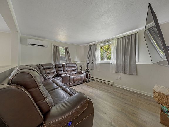 5th image of 61 Taunton St #61